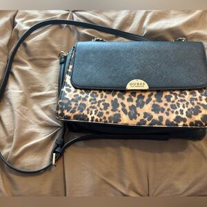 GUESS purse! Excellent like new condition!